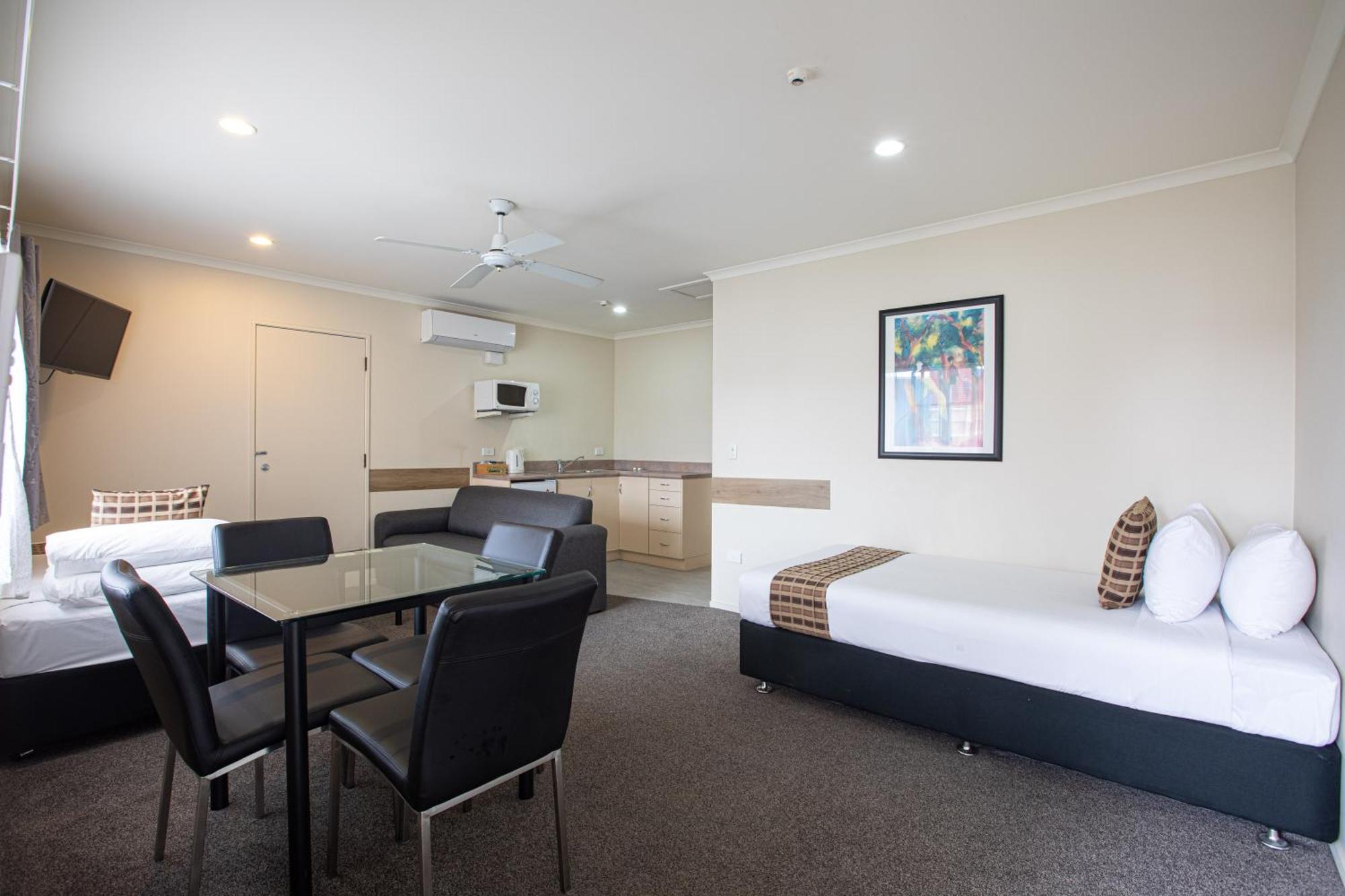 Bks Pioneer Motel Auckland Room photo