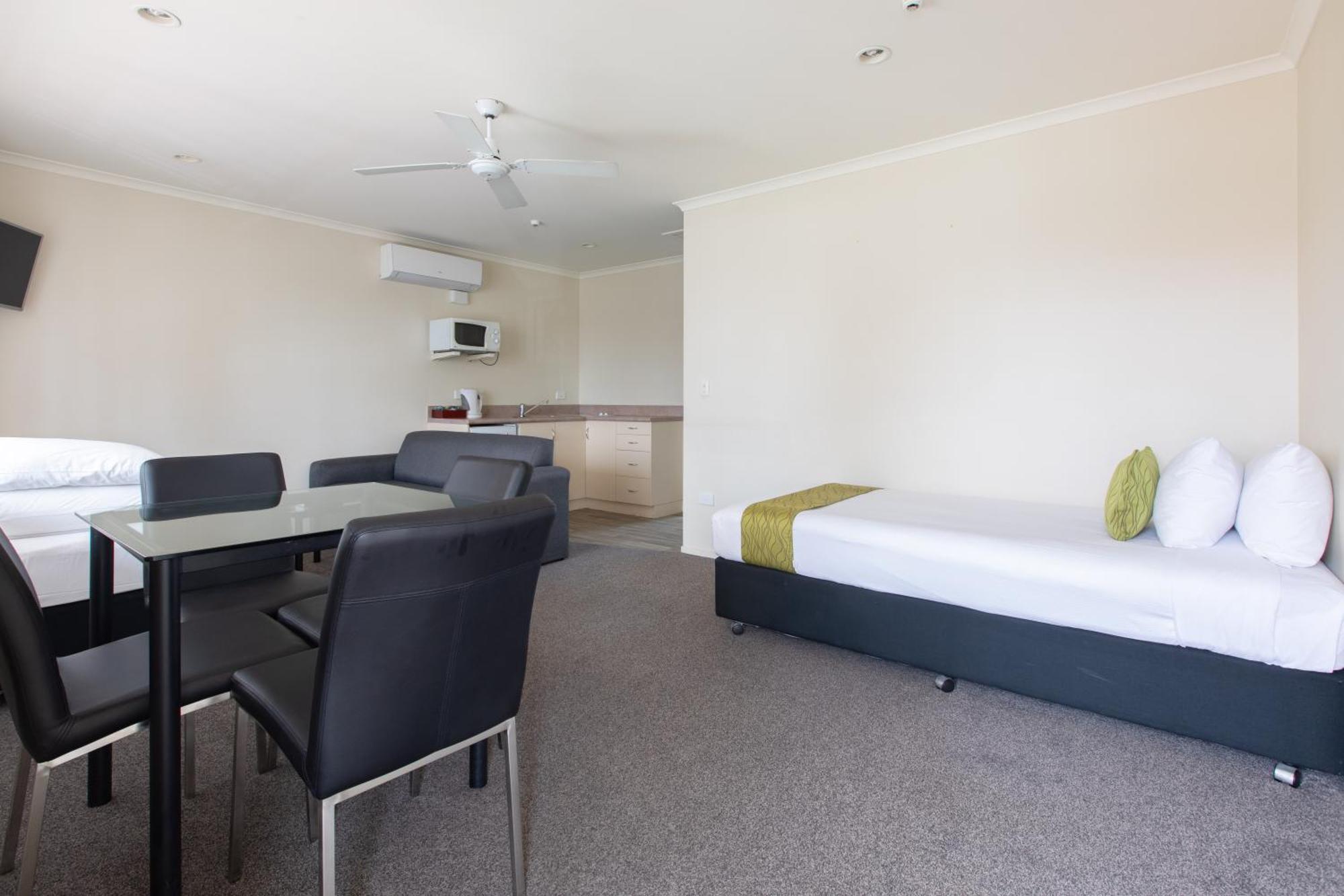 Bks Pioneer Motel Auckland Room photo